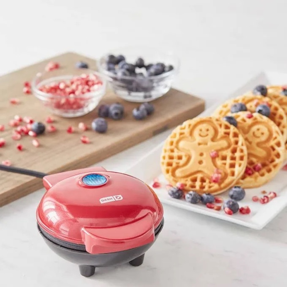 💕DASH Red Gingerbread Man Mini Waffle Maker💕 - Picture 5 of 5